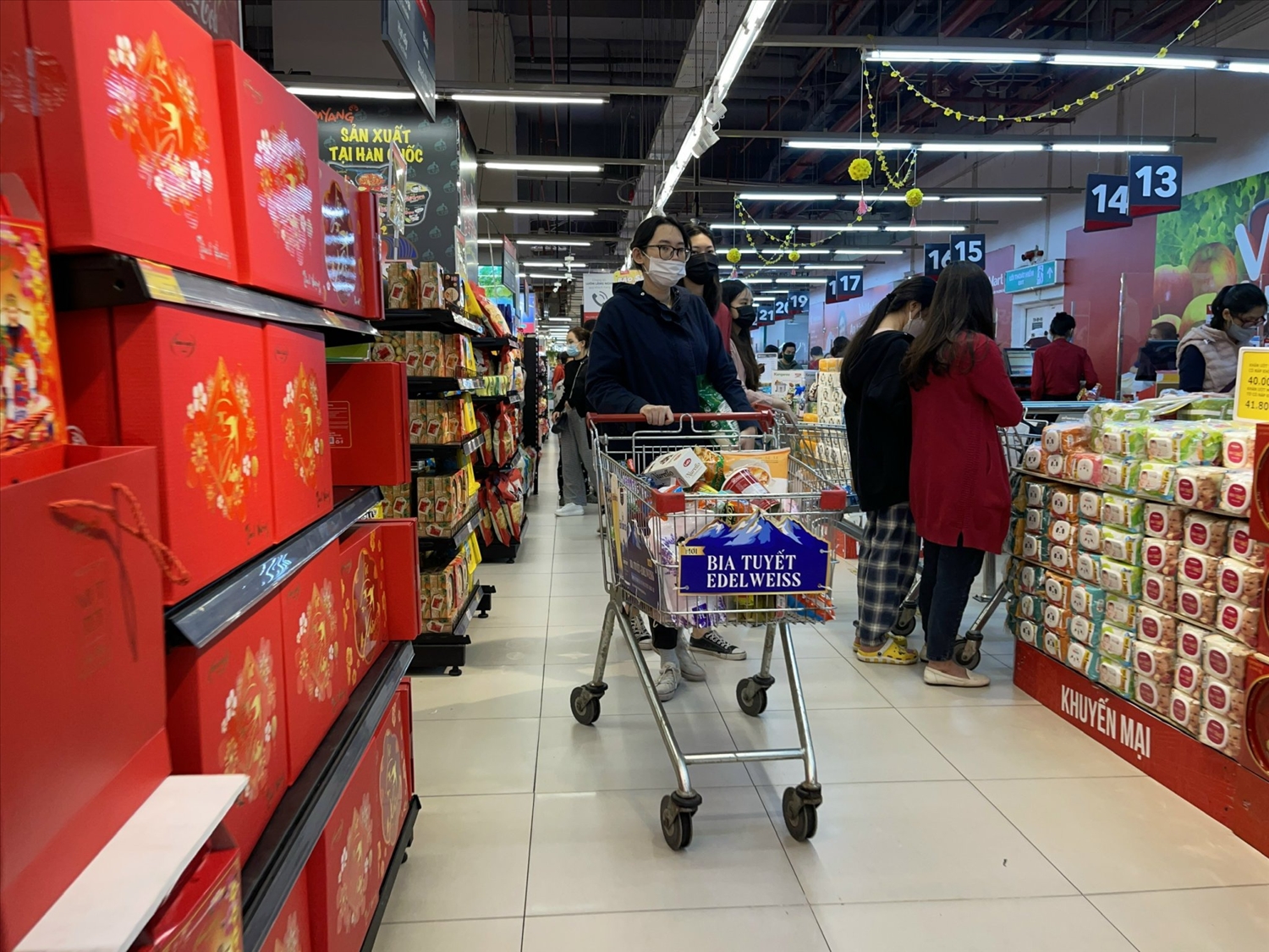 Một số siêu thị ở Hà Nội đã mở cửa trở lại từ hôm nay mùng 2 Tết