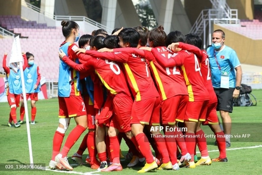 Các tuyển thủ bóng đá nữ Việt Nam đã làm nên lịch sử với tấm vé dự World Cup 2023. (Ảnh: AFP)