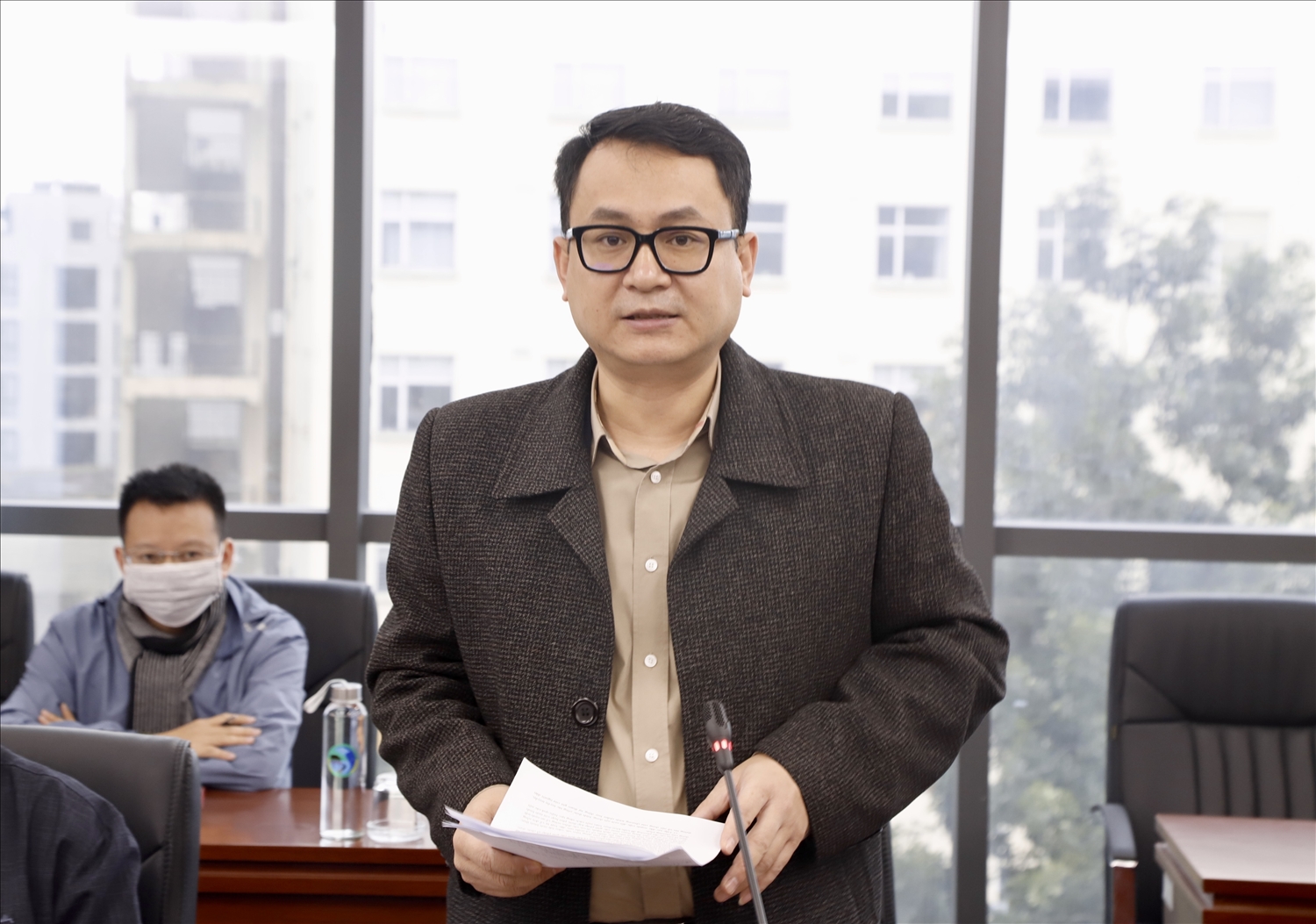 Ông Hà Việt Quân, Chánh Văn phòng Chương trình MTQG 1719 báo cáo tại Hội nghị
