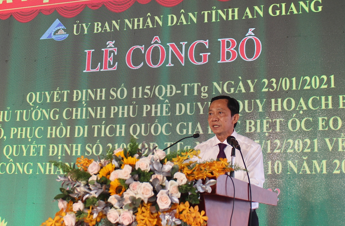 Giám đốc Văn hóa, Thể thao và Du lịch tỉnh An Giang Nguyễn Khánh Hiệp đại diện công bố Quyết định số 115/QĐ-TTg