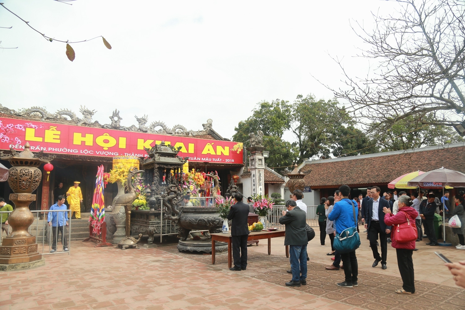 Lễ hội khai ấn đền Trần ở Nam Định luôn thu hút hàng vạn người tham dự