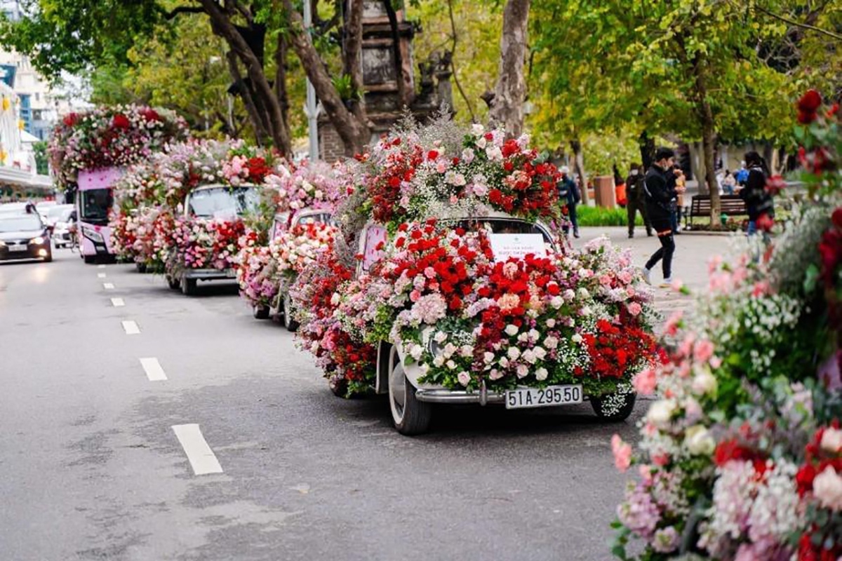 Valentine 2022: Ấn tượng với rừng hoa với 99.999 bông hồng tại Ecopark 