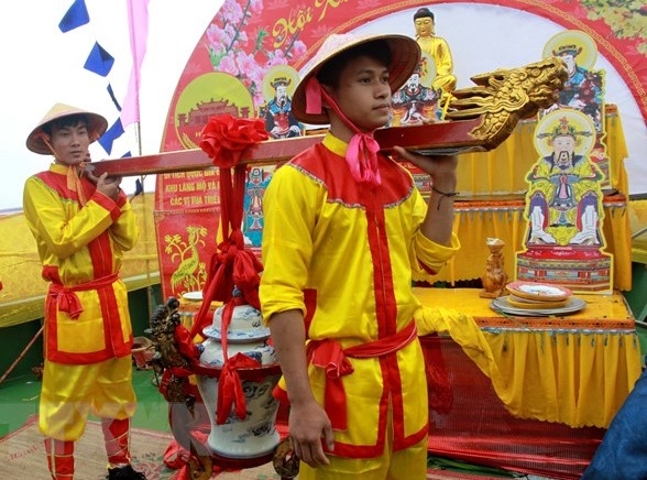 Nghi lễ rước nước trong lễ hội đền Trần Thái Bình (Ảnh TL)