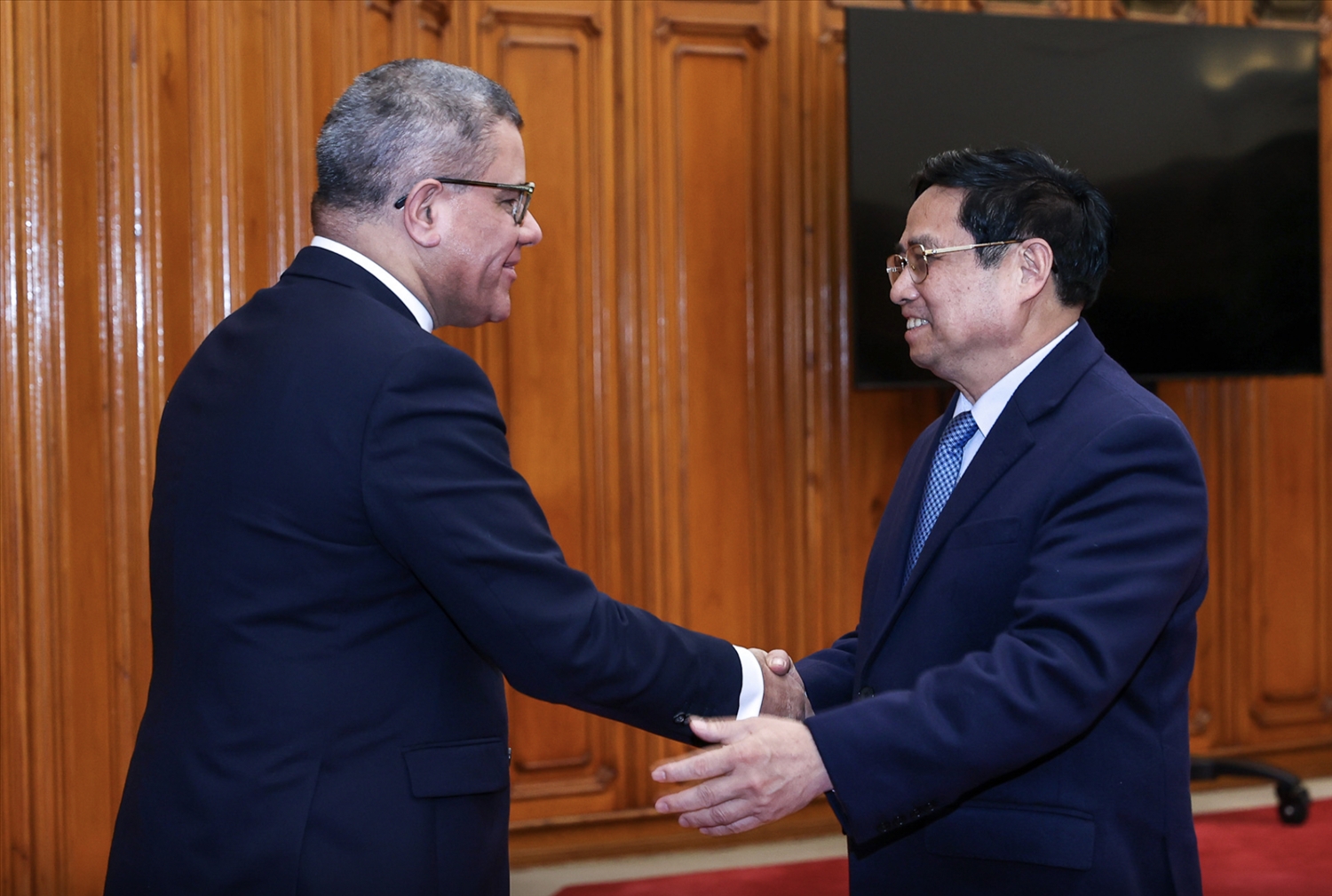 Thủ tướng Phạm Minh Chính hoan nghênh Bộ trưởng, Chủ tịch COP26 đã chọn Việt Nam là một trong những điểm đến của chuyến công du châu Á - Ảnh: VGP/Nhật Bắc