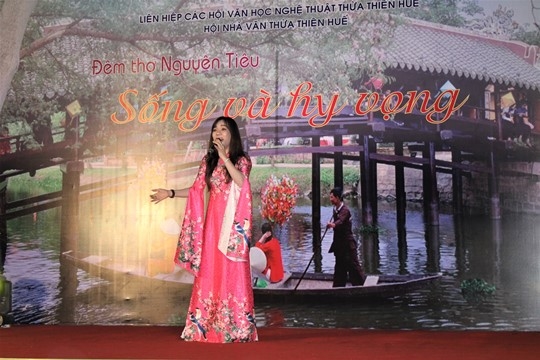 Nghệ sĩ Phong Thủy thể hiện bài thơ "Nguyên tiêu" của Chủ tịch Hồ Chí Minh
