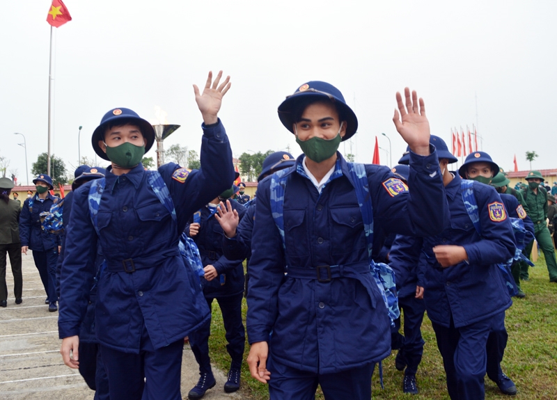 Các tân binh ở TP. Đồng Hới, tỉnh Quảng Bình lên đường bảo vệ Tổ quốc