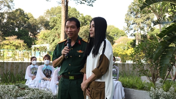 Phó Giám đốc Bệnh viện Quân y 175 Trần Quốc Việt và NTK Minh Hạnh chia sẻ về chương trình