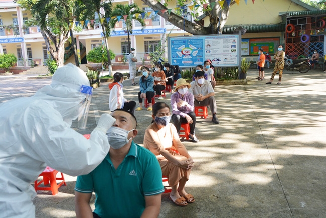 Xét nghiệm tầm soát chống dịch Covid-19 ở Đắk Lắk