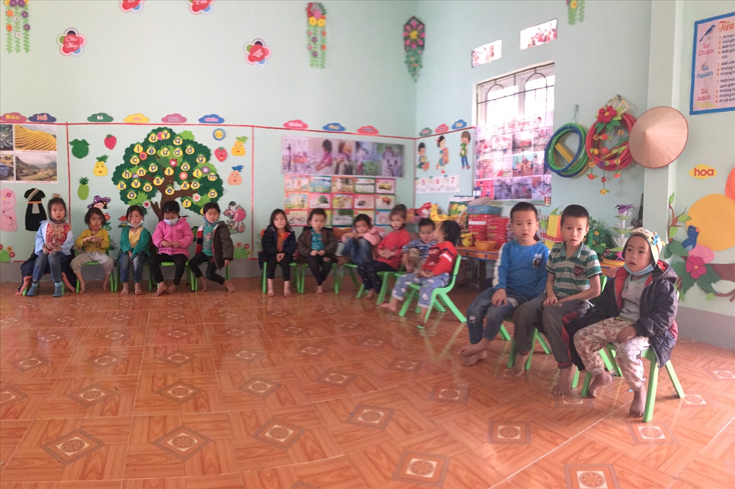 Học sinh điểm trường mầm non xã Thèn Phàng (huyện Xí Mần, tỉnh Hà Giang) trong 1 tiết học tại trường