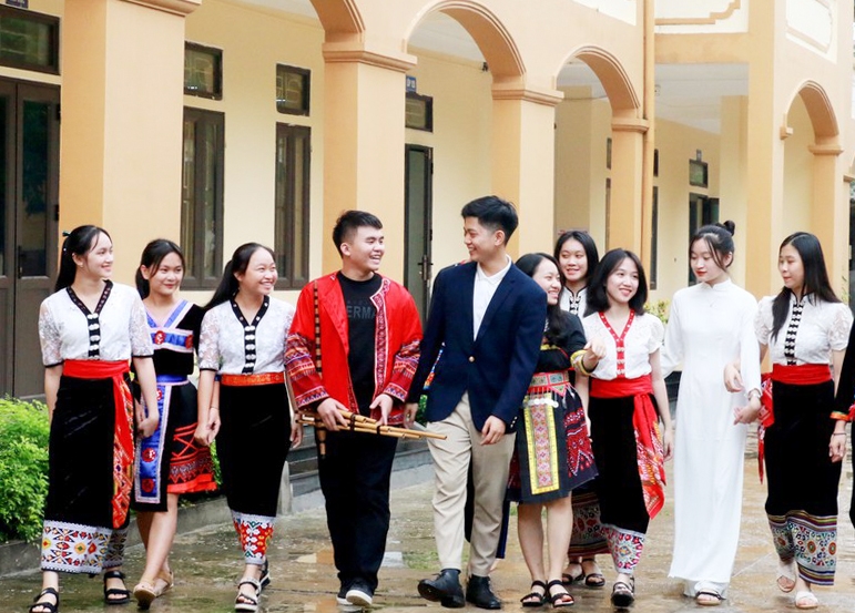 Lợi thế của Trường Phổ thông DTNT THPT tỉnh Nghệ An là quy tụ học sinh của nhiều thành phần dân tộc nhất, với đa dạng màu sắc văn hóa.