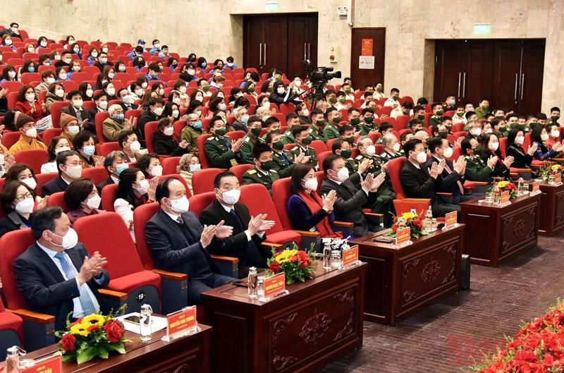 Các đồng chí lãnh đạo Đảng, Nhà nước và thành phố Hà Nội cùng các đại biểu dự lễ kỷ niệm. (Ảnh: DUY LINH)