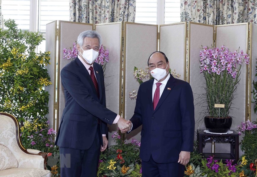 Chủ tịch nước Nguyễn Xuân Phúc gặp Thủ tướng Singapore Lý Hiển Long. (Ảnh: Thống Nhất/TTXVN)