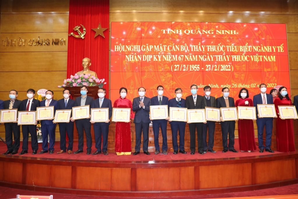Các tập thể, cá nhân ngành Y tế tỉnh có thành tích xuất sắc được nhận Bằng khen của UBND tỉnh Quảng Ninh