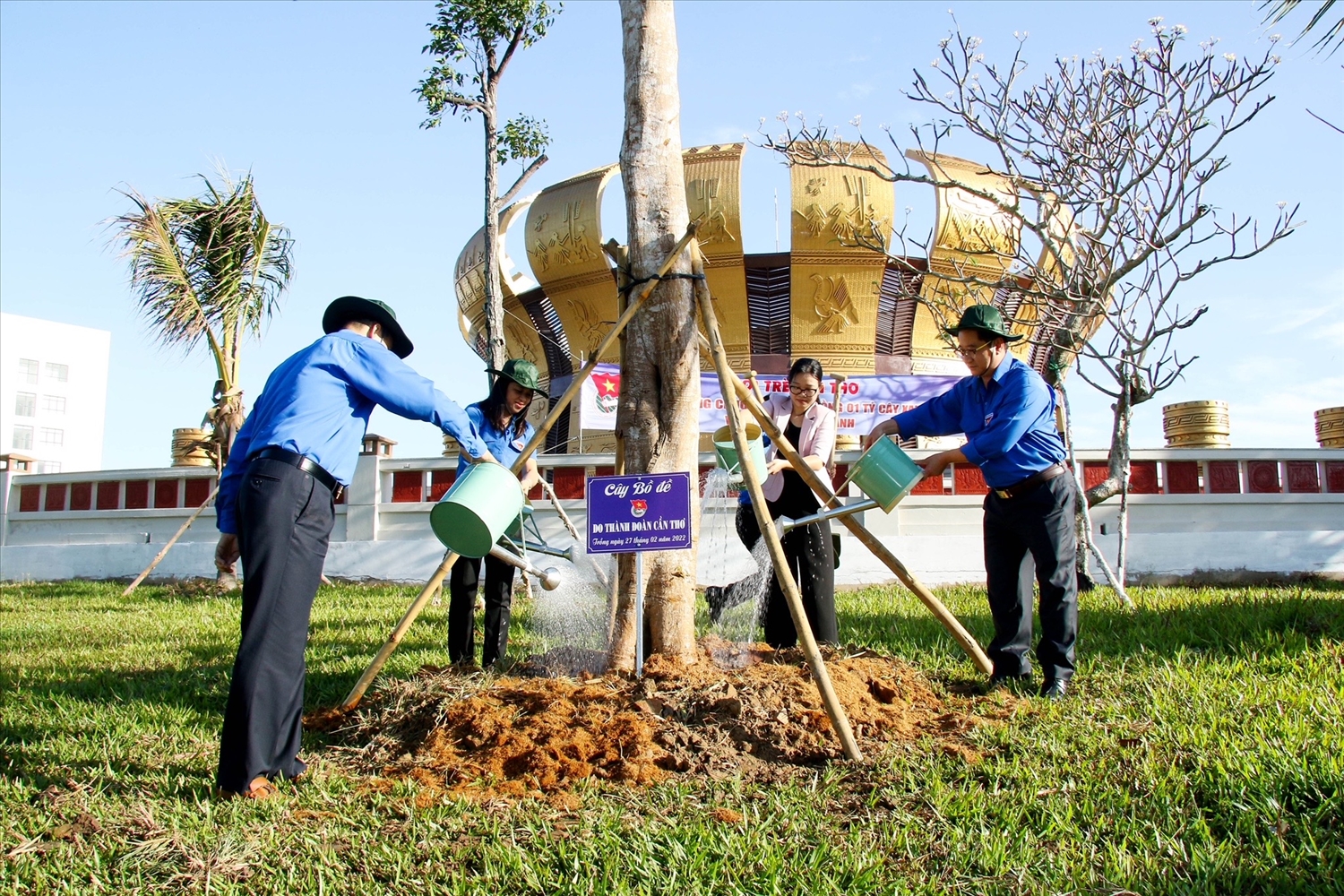 Tổ chức trồng cây tại Đền thờ các Vua Hùng