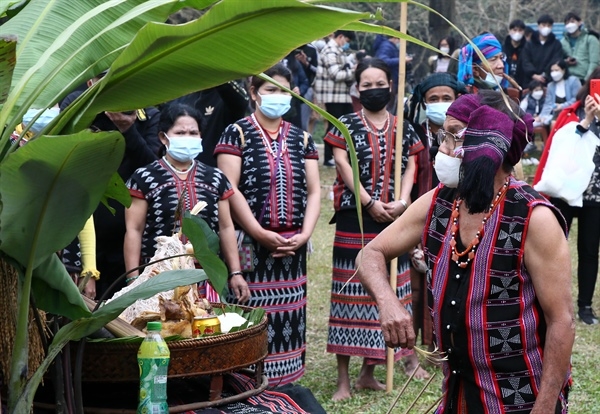 Đồng bào Tà Ôi tái hiện lễ mừng lúa mới tại “Ngôi nhà chung” | Báo Dân tộc  và Phát triển