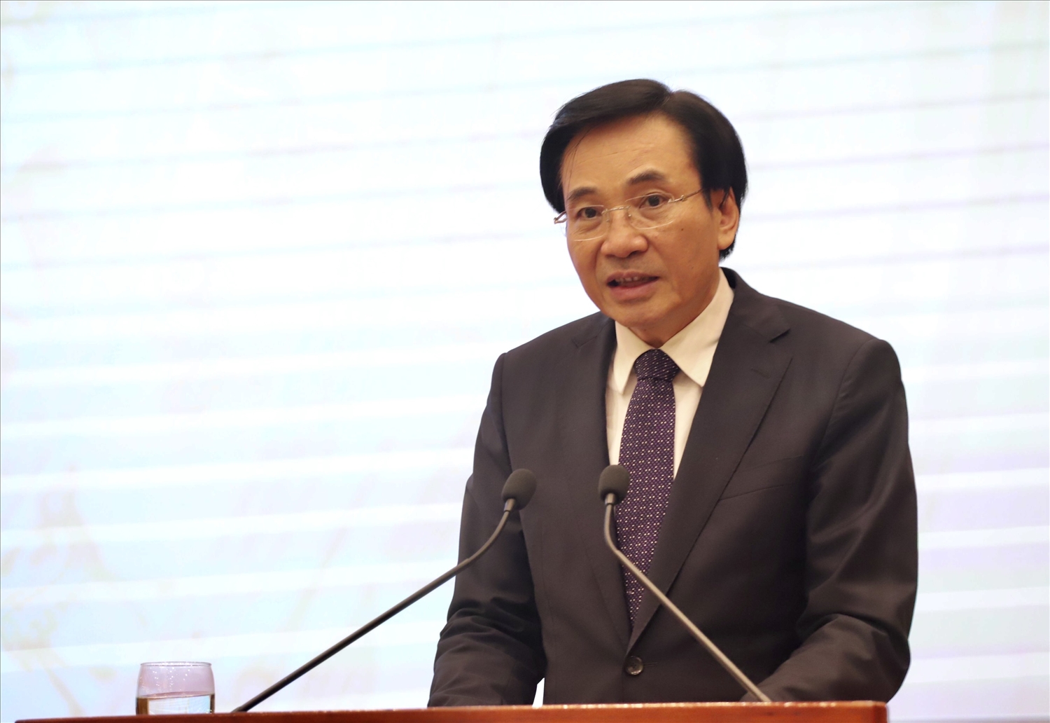Bộ trưởng, Chủ nhiệm Văn phòng Chính phủ Trần Văn Sơn phát biểu tại buổi họp báo