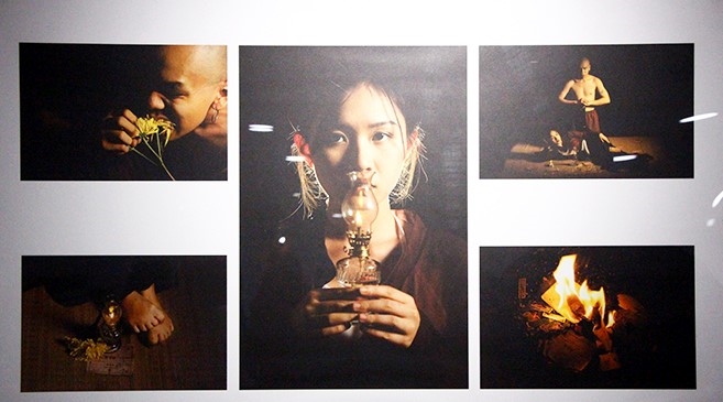 Bộ ảnh "Chị Dậu" của tác giả Nguyễn Kim Nhi đang trưng bày tại Triển lãm