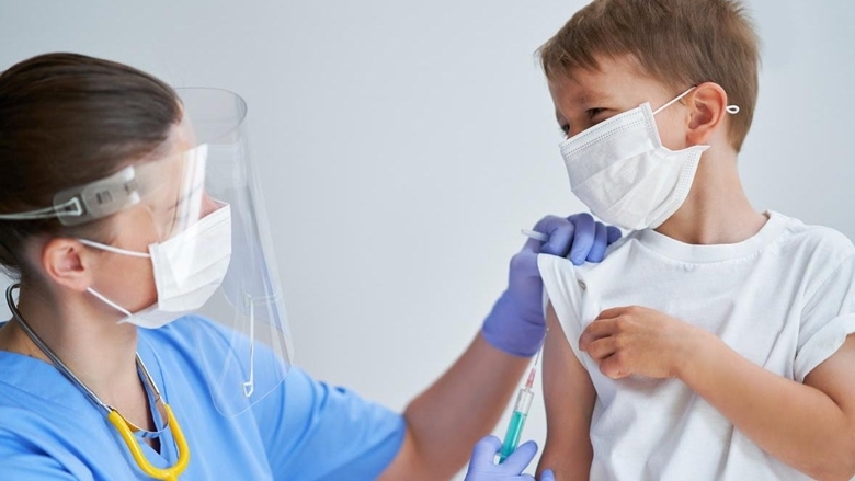 Cơ quan Quản lý dược phẩm châu Âu đã cấp phép sử dụng vaccine của hãng Moderna cho trẻ em từ 6-11 tuổi (Ảnh minh họa: Getty)