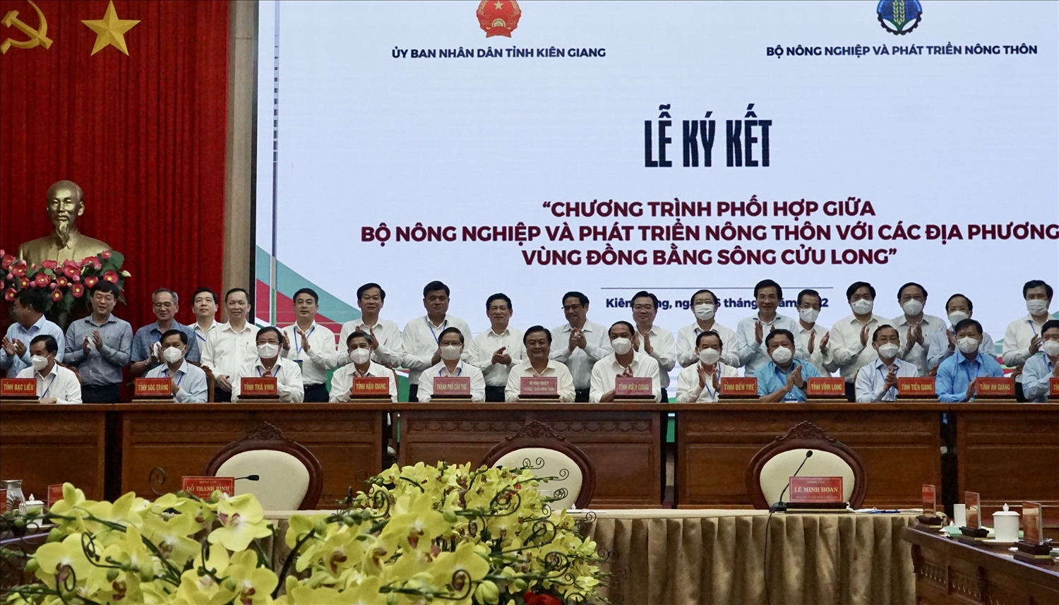Thủ tướng Phạm Minh Chính cùng các đại biểu chứng kiến lễ ký kết Chương trình phối hợp công tác giữa Bộ Nông nghiệp và Phát triển nông thôn với các địa phương vùng ĐBSCL