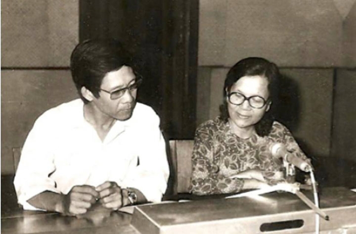 NSND Tuyết Mai (bên phải) và NSƯT Hà Phương khi còn công tác tại Đài Tiếng nói Việt Nam TƯ LIỆU