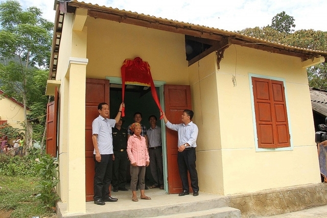 Hỗ trợ hộ nghèo xây dựng nhà ở nhằm nâng cao mức sống cho người dân ở vùng nông thôn, miền núi