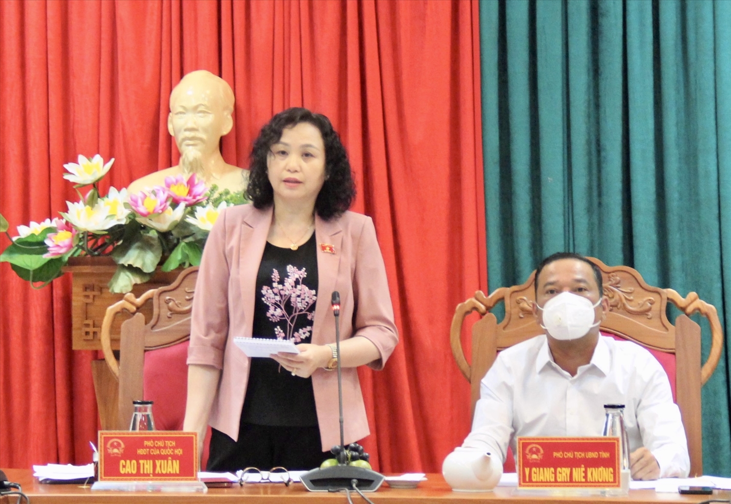 Phó Chủ tịch HĐDT Cao Thị Xuân phát biểu tại Hội nghị