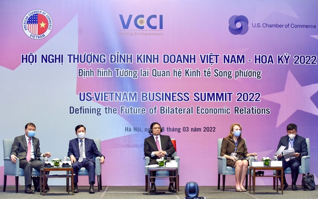 Thủ tướng cùng các đại biểu tham dự Hội nghị Thượng đỉnh Kinh doanh Việt Nam- Hoa Kỳ lần thứ 5 với chủ đề "Định hình lại quan hệ kinh tế song phương". Ảnh: VGP