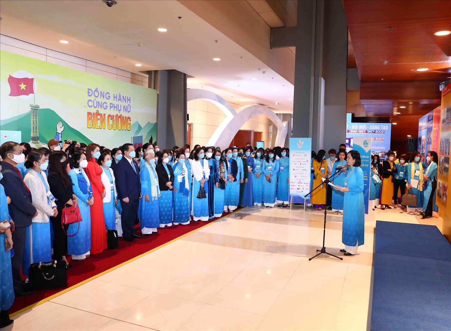 Phó Chủ tịch Hội Liên hiệp Phụ nữ Việt Nam Nguyễn Thị Minh Hương phát biểu khai mạc triển lãm