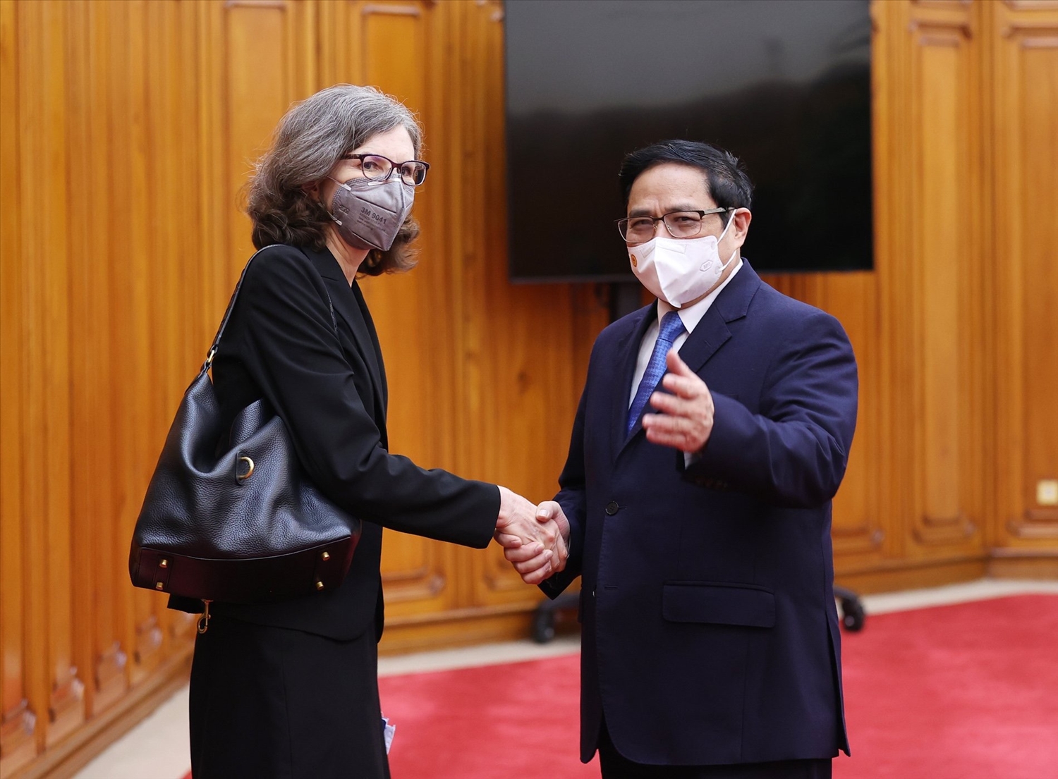 Thủ tướng Phạm Minh Chính tiếp bà Deborah Paul, Đại sứ Canada đến chào từ biệt - Ảnh: VGP