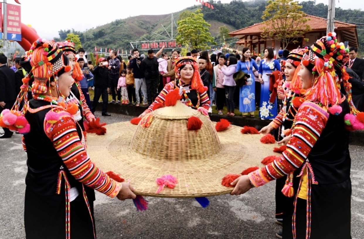 Tuần Du lịch - Văn hóa Lai Châu năm 2022 với chủ đề “Về với những đỉnh núi Lai Châu kỳ vĩ” dự kiến sẽ diễn ra trong 4 ngày (từ ngày 14 - 17/4/2022) tại TP. Lai Châu và các huyện trên địa bàn