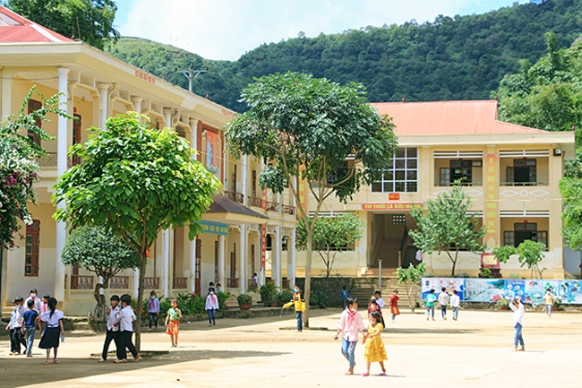 Trường PTDT bán trú TH-THCS xã Hồng Ngài, huyện Bắc Yên được đầu tư xây dựng khang trang