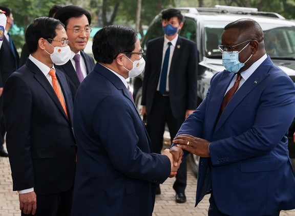 Thủ tướng Phạm Minh Chính đón Tổng thống Cộng hòa Sierra Leone Julius Maada Bio - Ảnh: VGP/Nhật Bắc