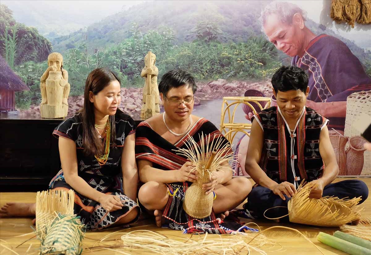 Người Cơ Tu (Quảng Nam) với nghề đan lát truyền thống