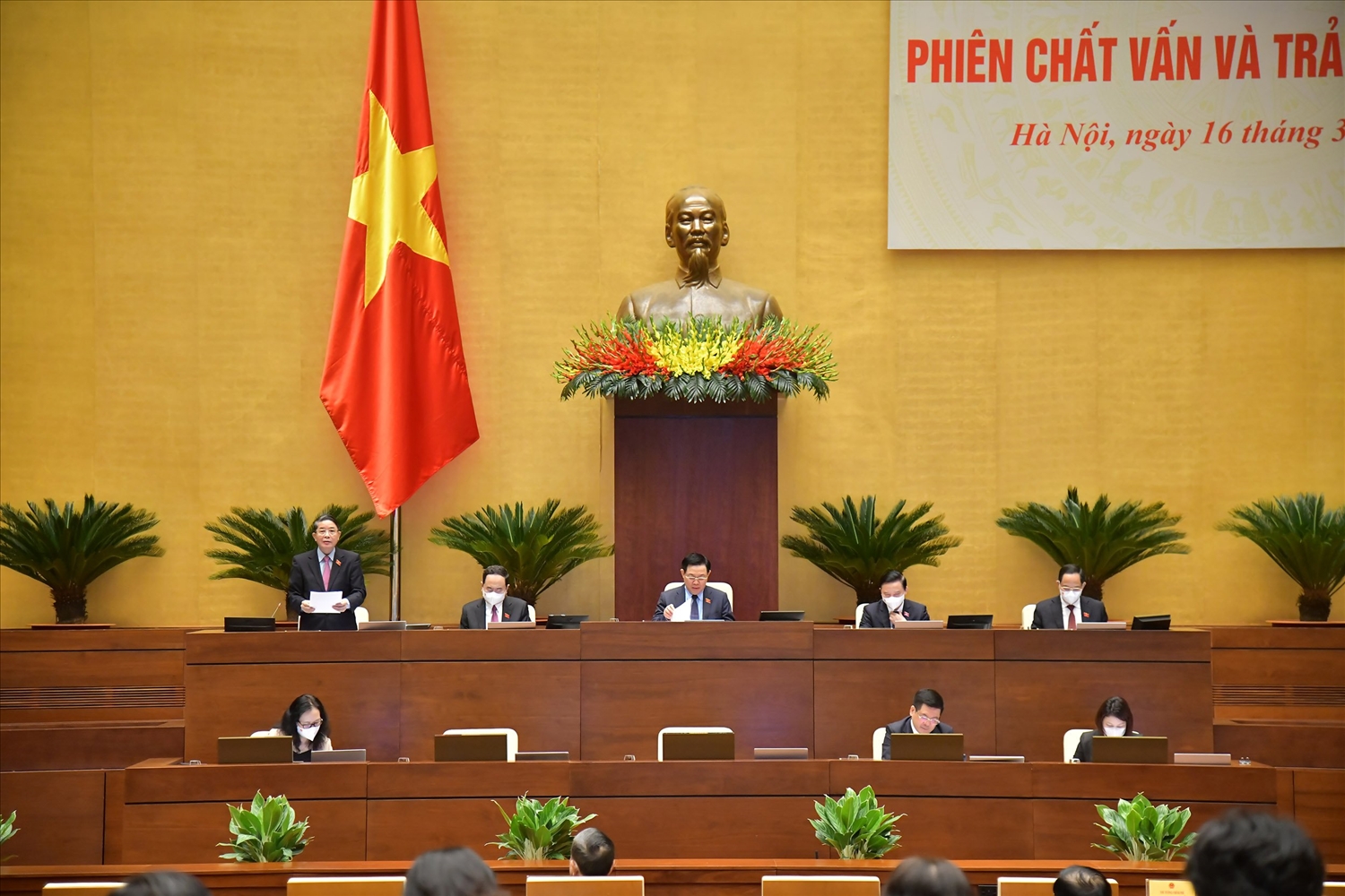 Phó Chủ tịch Quốc hội Nguyễn Đức Hải điều hành nội dung Phiên họp sáng ngày 16/3. Ảnh BQH