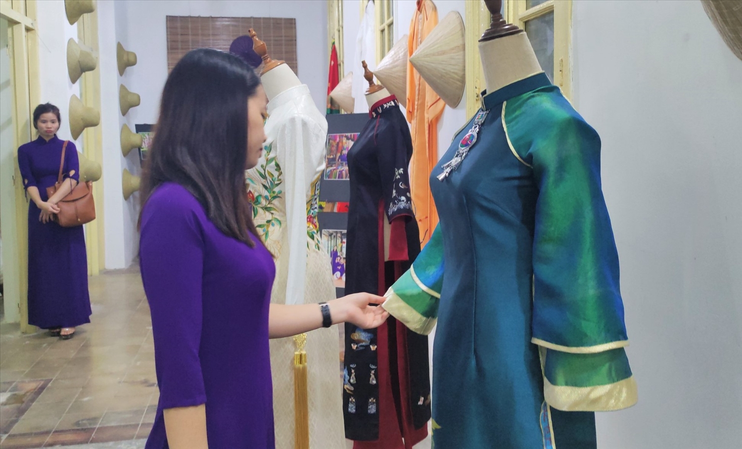 Một hoạt động về triển lãm trang phục dân tộc truyền thống tại TP Huế.