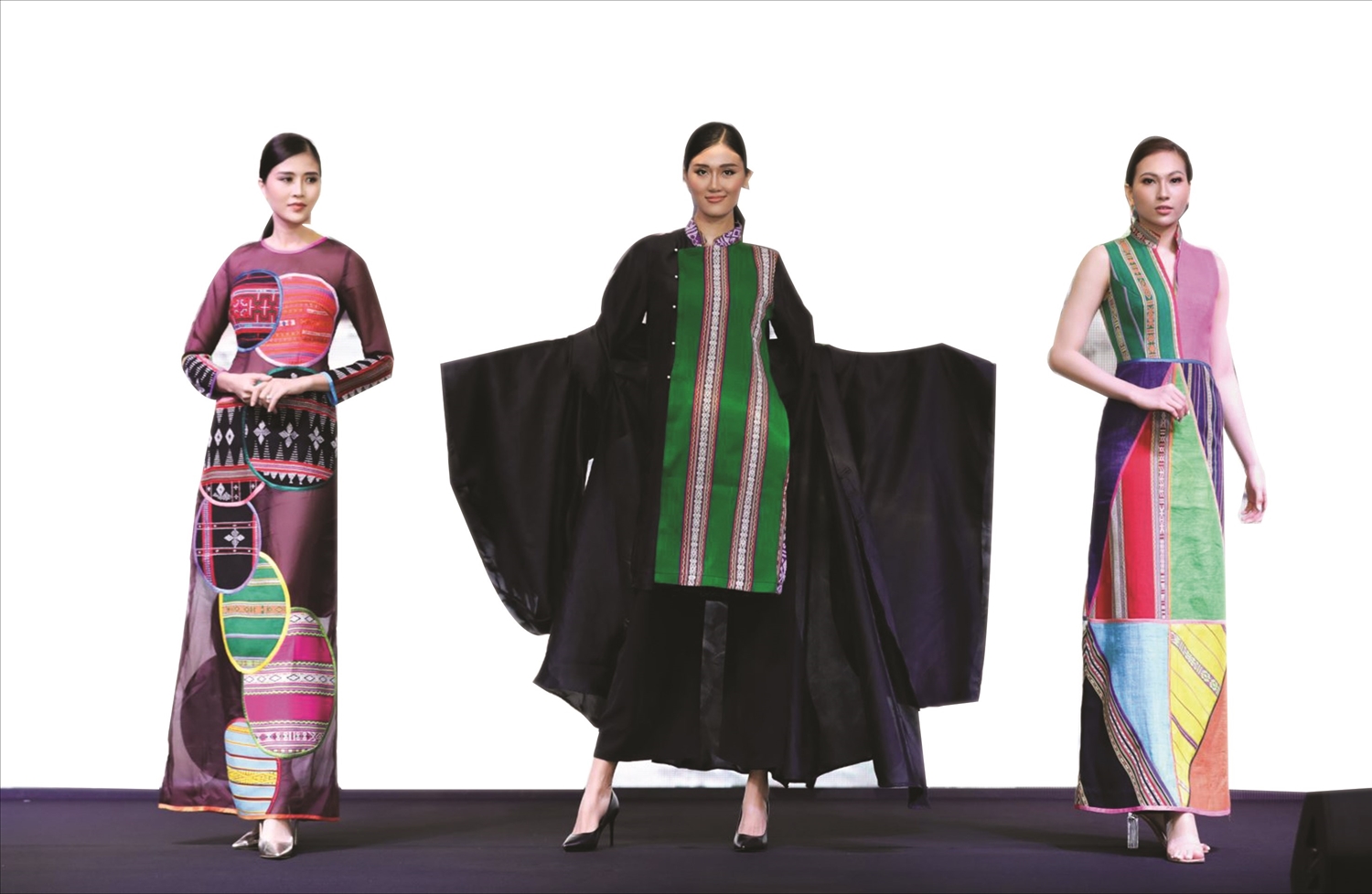 Một số mẫu áo dài thổ cẩm của các nhà thiết kế Việt Nam