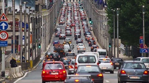 Brussels nằm ở vị trí giao thông huyết mạch của châu Âu, do vậy có chất lượng không khí rất kém (Ảnh: The Driver)