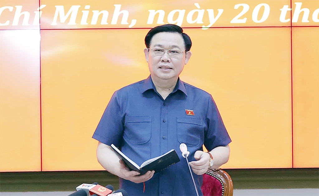 Chủ tịch Quốc hội Vương Đình Huệ phát biểu tại buổi làm việc với Ban Thường vụ Thành uỷ Thành phố Hồ Chí Minh