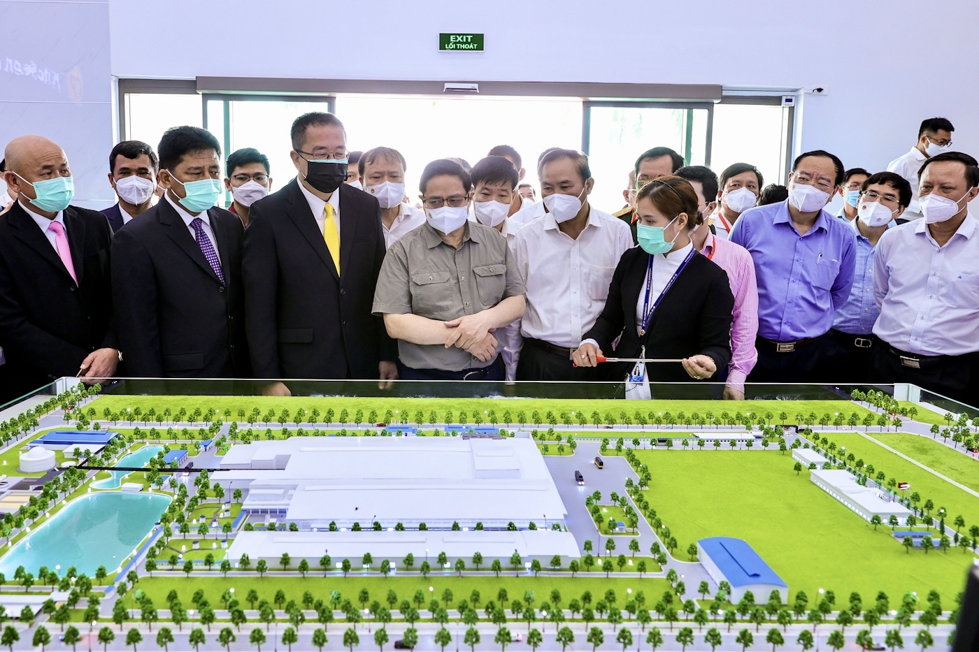 Thủ tướng thăm Nhà máy CPV Food. Ảnh VGP/Nhật Bắc