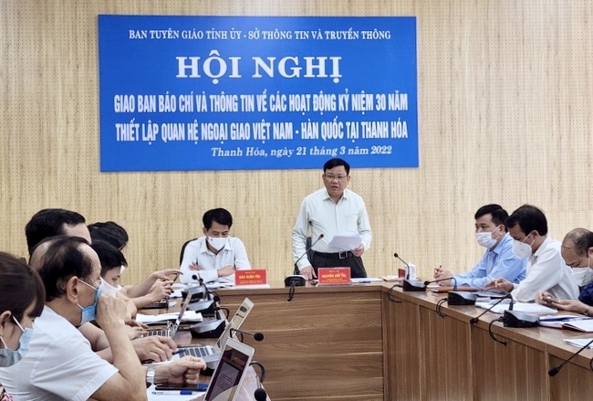 Ông Nguyễn Văn Thi, Phó Chủ tịch Thường trực UBND tỉnh Thanh Hóa thông tin về các hoạt động Kỷ niệm 30 năm thiết lập quan hệ ngoại giao Việt Nam - Hàn Quốc