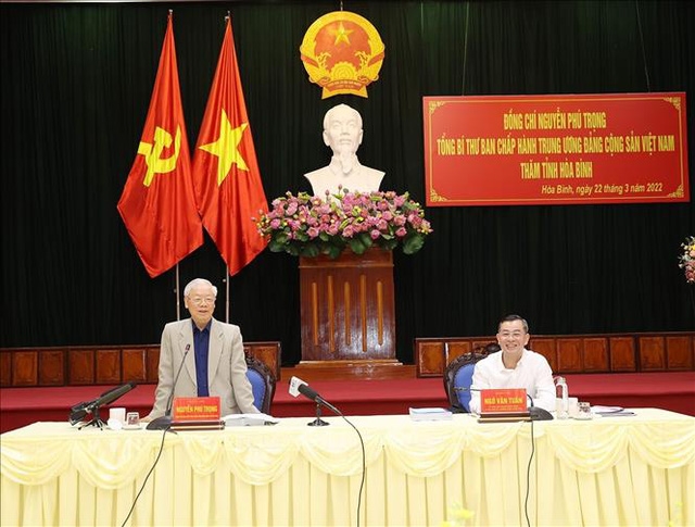 Tổng Bí thư Nguyễn Phú Trọng phát biểu chỉ đạo tại buổi làm việc với Ban Thường vụ và lãnh đạo tỉnh Hòa Bình - Ảnh: TTXVN