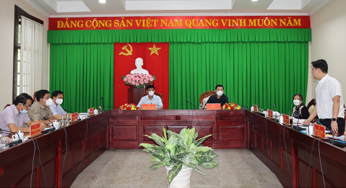 Thứ trưởng, Phó Chủ nhiệm UBDT Lê Sơn Hải và Bí thư tỉnh ủy Sóc Trăng Lâm Văn Mẫn cùng chủ trì buổi làm việc