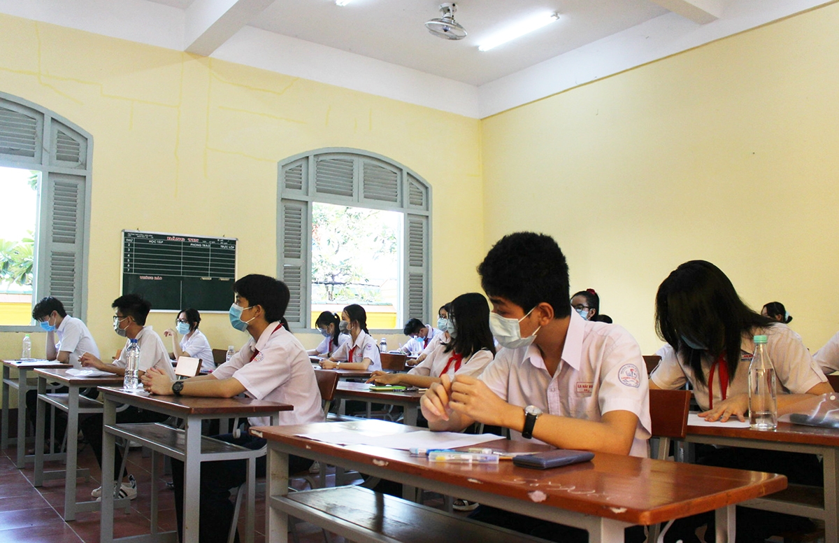Nhiều đơn vị cấp xã đổi màu, một số trường ở Trà Vinh cho học sinh trở lại học trực tuyến