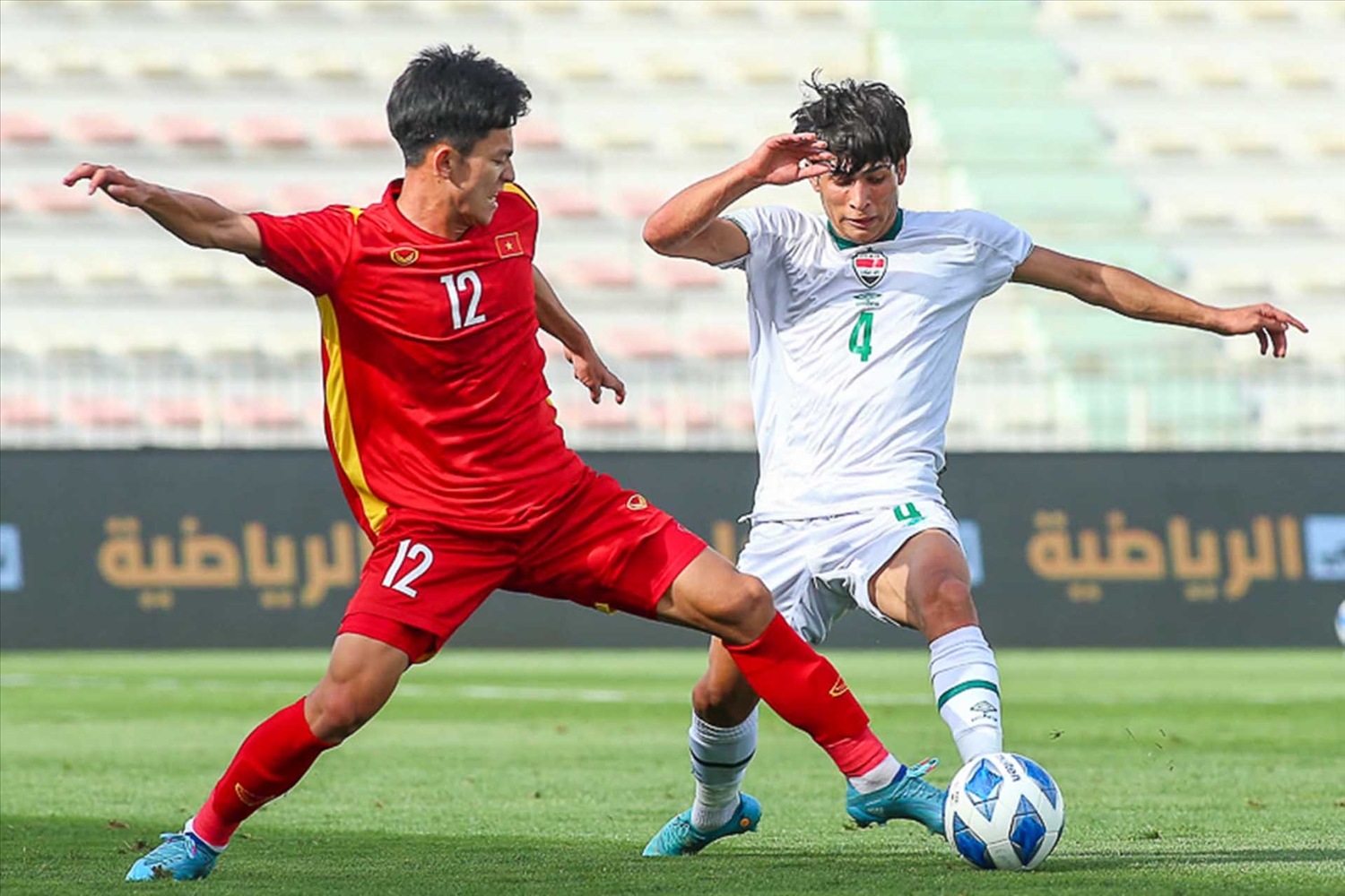 U23 Iraq chơi chặt chẽ, phòng ngự số đông đã gây nên nhiều khó khăn cho U23 Việt Nam. (Ảnh: VFF)