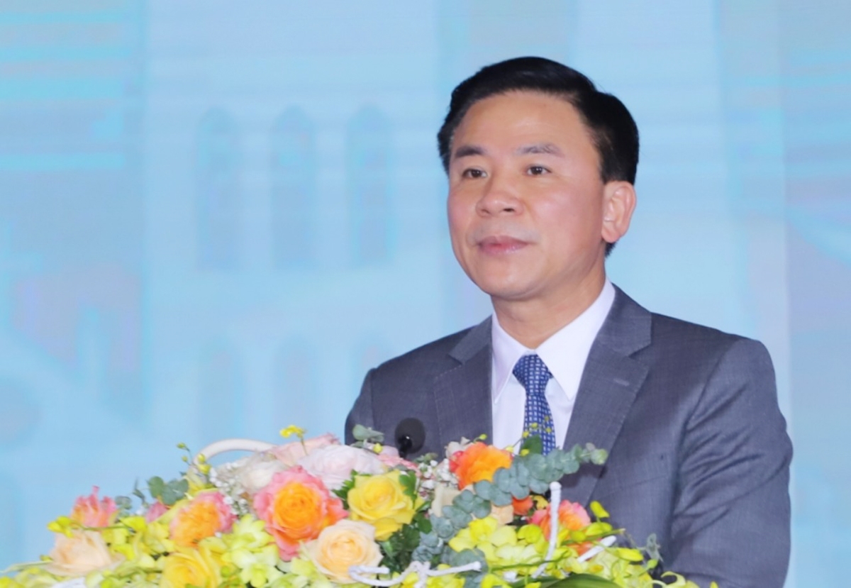 Bí thư Tỉnh ủy, Chủ tịch HĐND tỉnh Thanh Hóa Đỗ Trọng Hưng phát biểu tại Hội nghị