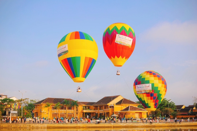 Lễ hội khinh khí cầu là một hoạt động mới lạ, hấp dẫn nhằm hưởng ứng Lễ khai mạc Năm Du lịch quốc gia 2022, ảnh: Đức Hoàng