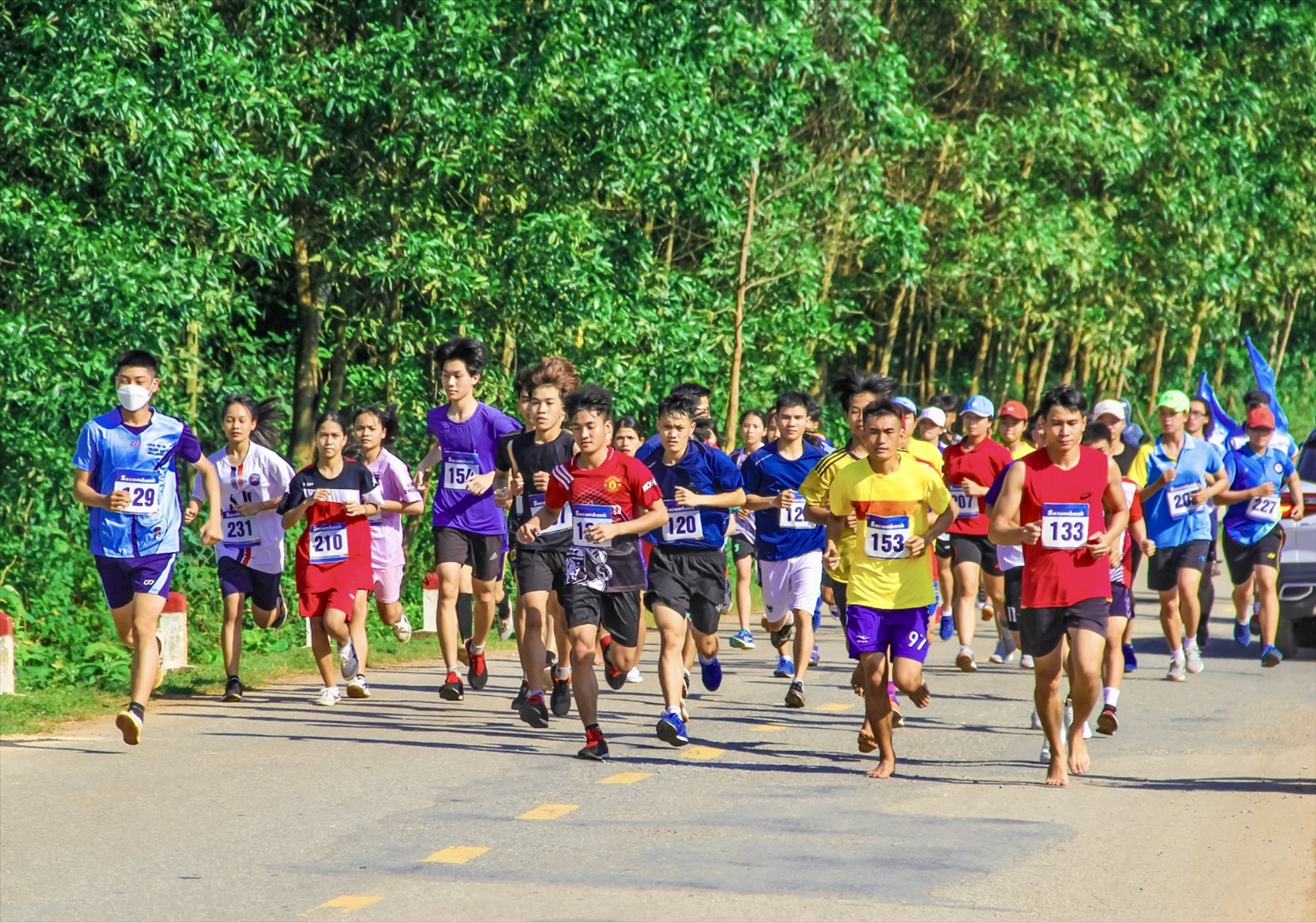 Hơn 100 vận động viên trang tài ở Giải Việt dã “Về nguồn” 