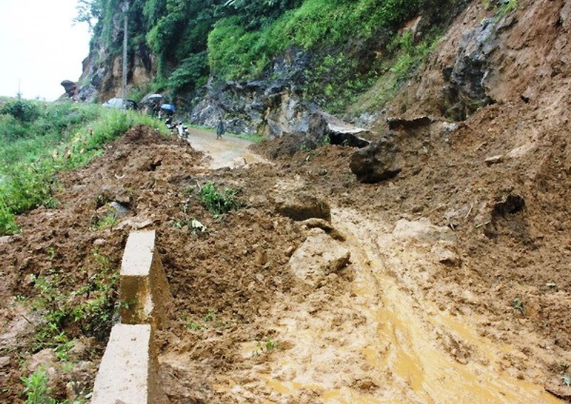 Mưa lớn gây ra nguy cơ sạt lở đất ở miền núi (Ảnh minh họa)