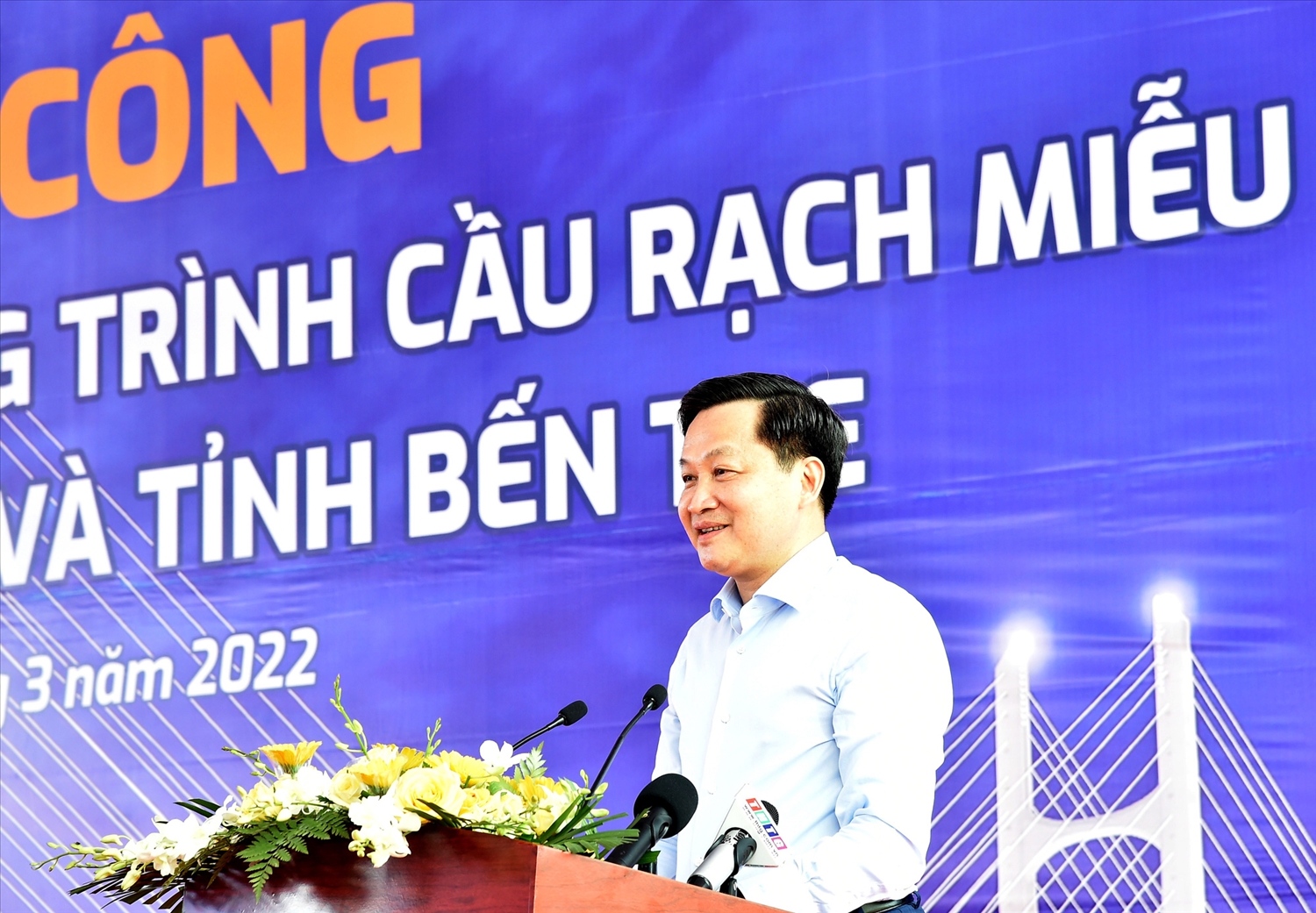 Phó Thủ tướng Chính phủ Lê Minh Khái dự và phát biểu tại Lễ khởi công Dự án đầu tư xây dựng công trình cầu Rạch Miễu 2 nối tỉnh Tiền Giang và Bến Tre - Ảnh: VGP/Trần Mạnh