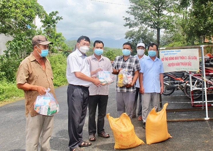 Ban Dân tộc tỉnh hỗ trợ đồng bào DTTS xã La Dạ, huyện Hàm Thuận Bắc
